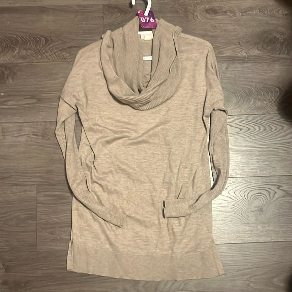 ☀️Tunic style small Caslon long sleeved top in a tan incredibly soft l